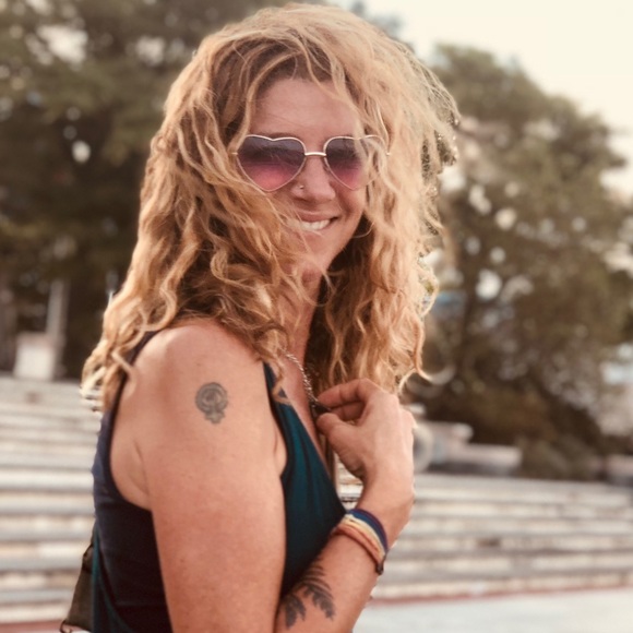 Meet your Posher, Jessica - Picture 1 of 1